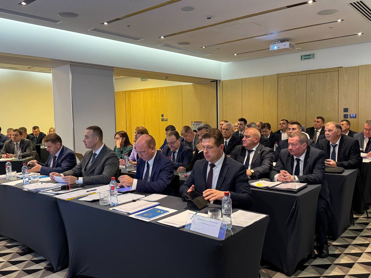 В городе Санкт-Петербурге проходит совещание Госавтодорнадзора Федеральной службы по надзору в сфере транспорта с заместителями руководителей межрегиональных территориальных подразделений